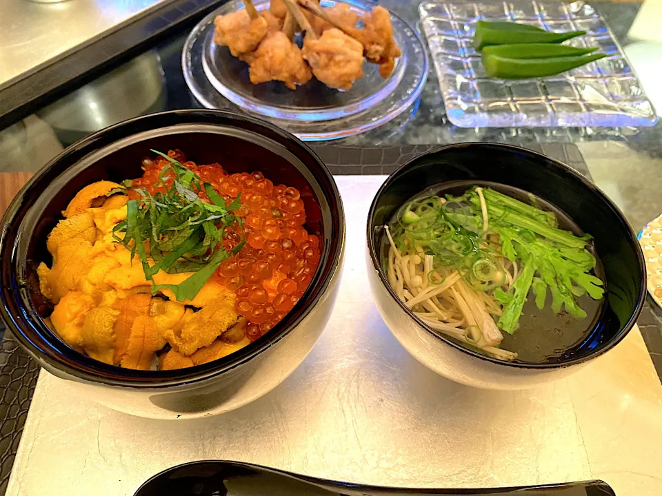 Snapdishの料理写真:雲丹いくら丼と、春菊とえのきととろろ昆布のお吸物|yokoさん