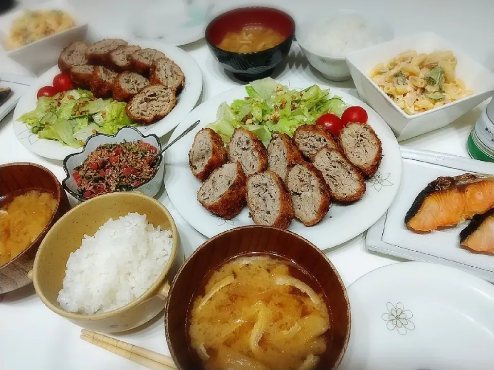 夕食(*^^*)
しいたけメンチカツ🍄&サラダ(ベーコンチーズアーモンドあえ)🥗
焼き鮭
マカロニサラダ
梅しらすちりめん
お味噌汁(大根、油揚げ)|プリン☆さん