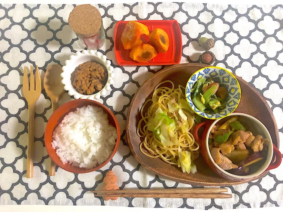 ✳︎キャベツとツナのバター醤油スパゲティ✳︎さつまいもと鶏肉のオイスター炒め✳︎小松菜とウィンナーの卵炒め✳︎納豆✳︎柿|syamさん