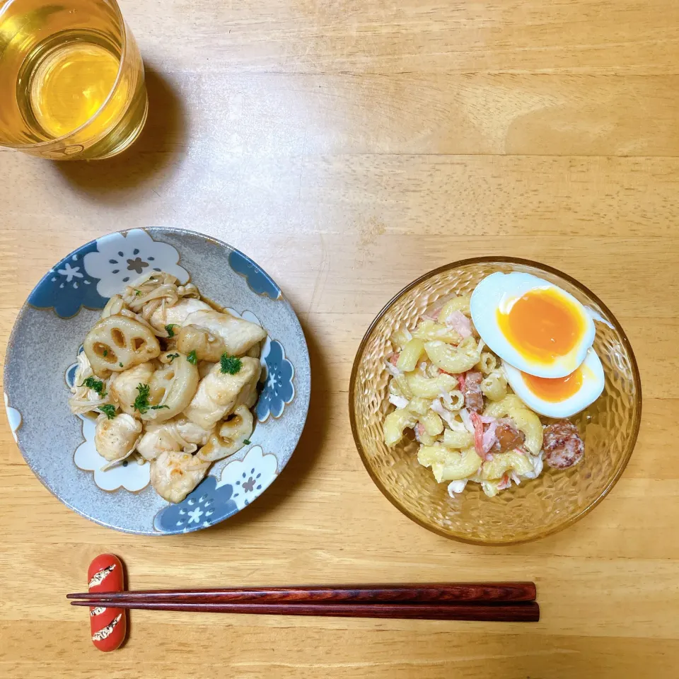 ささみとれんこんとえのきの甘辛炒めとカニカママカロニサラダ🥗|ちゃみこさん