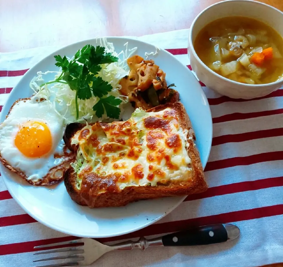 キャベツトーストで朝ごはん|えるえるさん