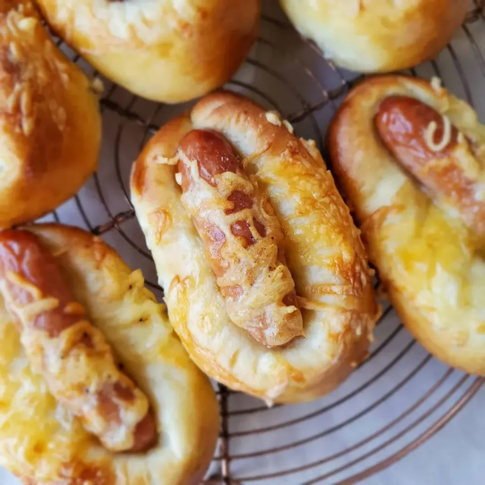 ウィンナーチーズボートパン焼きまし|こな◎さん