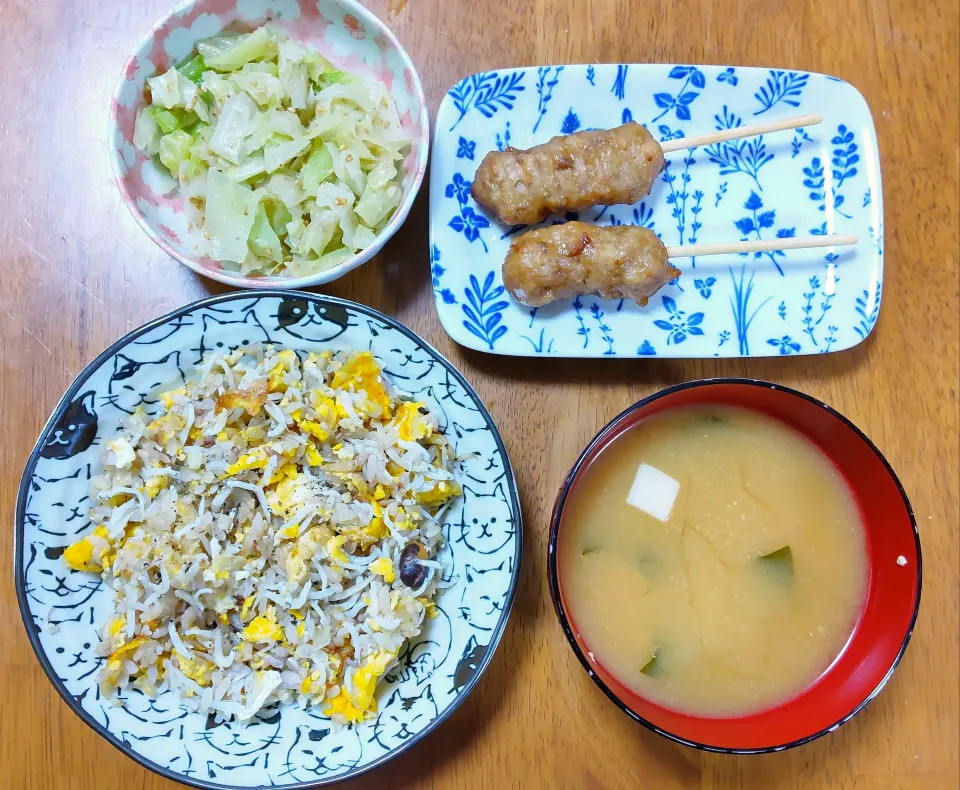 １０月２９日　しらすの焼き飯　キャベツのナムル　鶏つくね　豆腐とわかめのお味噌汁|いもこ。さん