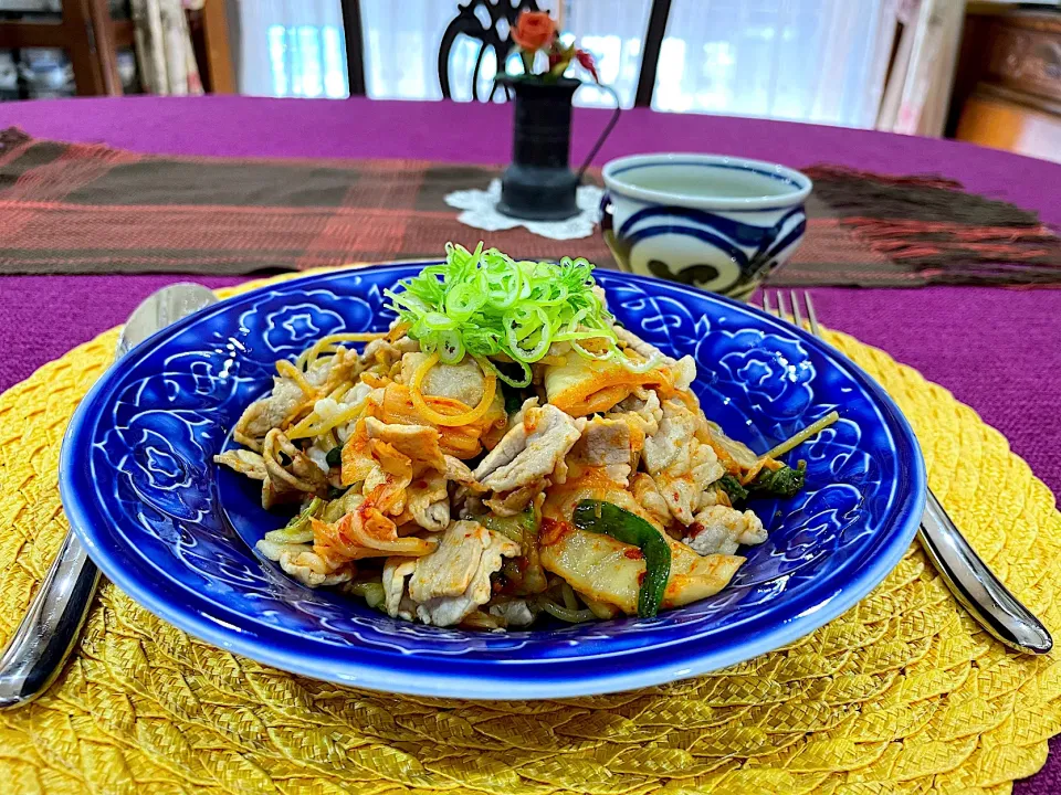 今日のお昼もお一人様‼︎ 豆ヌードルで豚キムチパスタ😬|Seikoさん