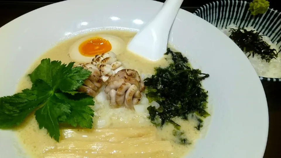 【季節の限定】
【食べログ ラーメン TOKYO
百名店 2020 選出店】
寿製麺 よしかわ 西台駅前店
真鱈の白子濃厚ラーメン（980円）
＋めし割り（海苔/山葵付き、160円）
@西台3分
（赤羽から自転車35分）
21241|大脇さん