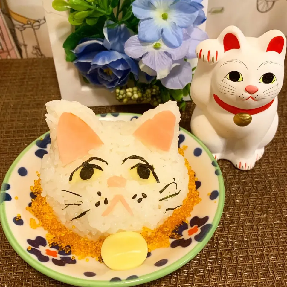 Snapdishの料理写真:猫ちゃんおにぎり🐱おにぎりアクション❗️|みっこちゃんさん