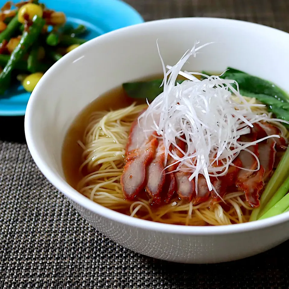 Snapdishの料理写真:叉焼麺とインゲンのXO醬炒め|かおるさん