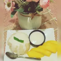 Sticky rice with Mango and Coconut Cream sauce 😋|MeLicious Foodさん