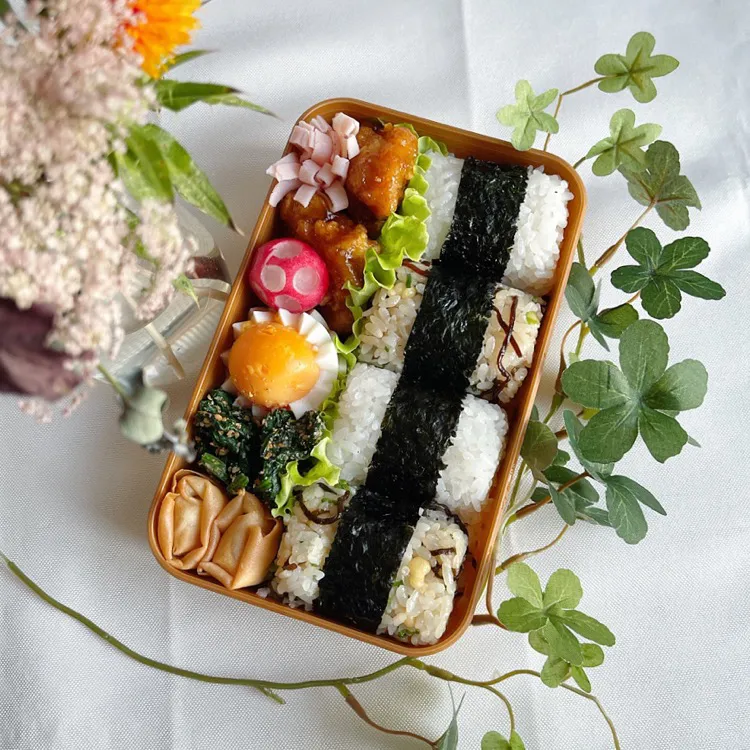 11/5❤︎主人のおにぎり弁当🌱
おにぎりで世界を変える"おにぎりアクション"最終日🍙

私たちの食を通じて、ちょっとだけ世界を良く🌱私たちがおにぎりを食べる事で世界の子どもたちに給食が届く✨
ひとりでも多くの子供たちが笑顔になれるといいな☺️🌱|Makinsさん