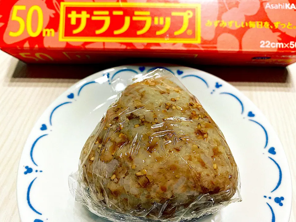 Snapdishの料理写真:🍙ごまおかかおにぎり|こずりんさん