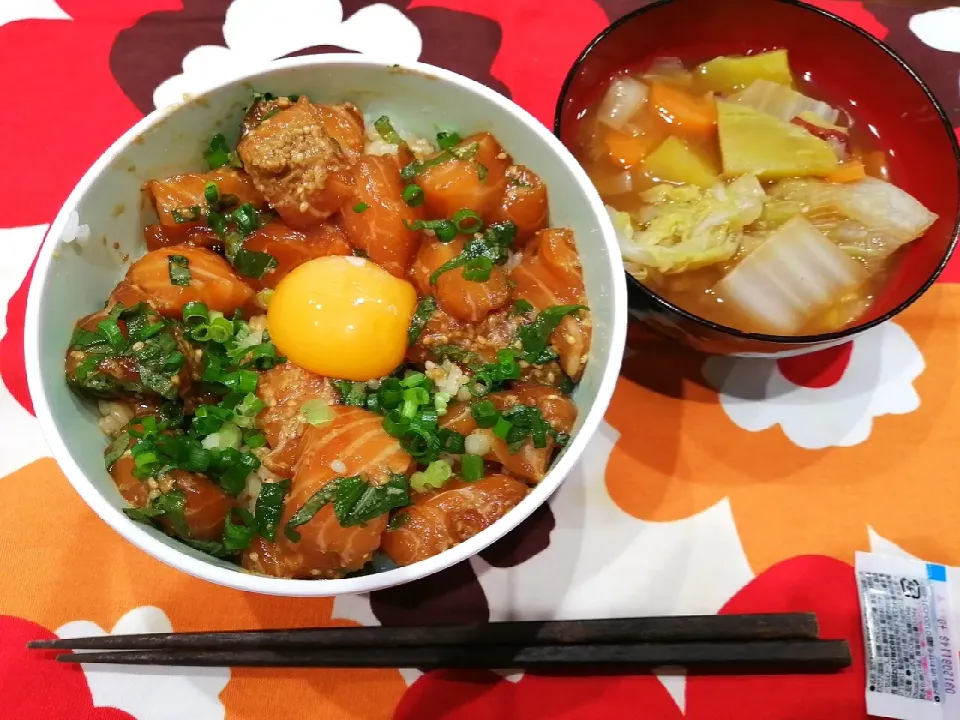 サーモンの漬け丼|ぉまみさん