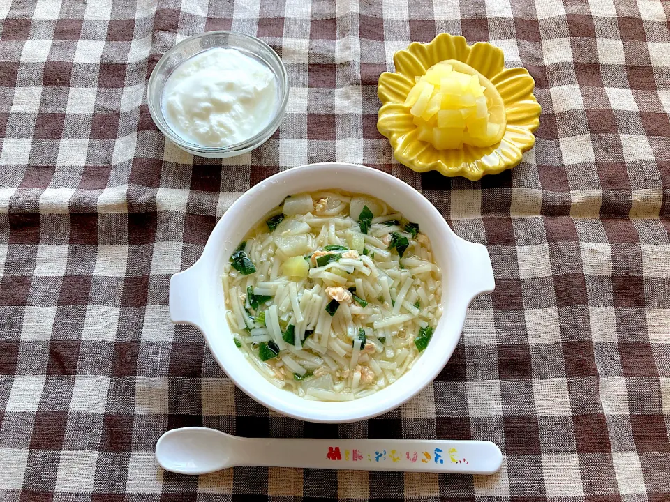 【離乳食】鮭とかぶのうどん、りんご、ヨーグルト|sayaさん