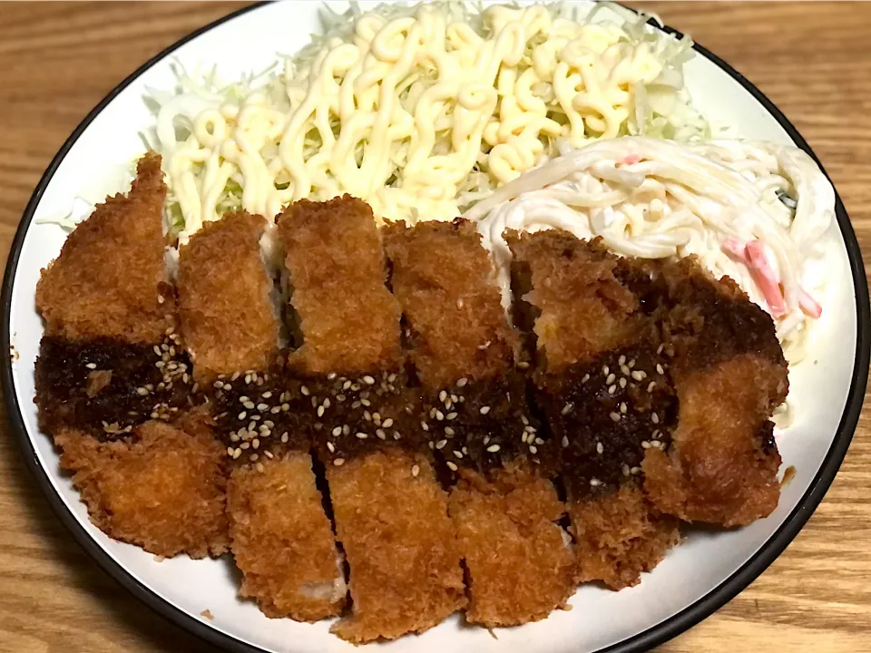 Snapdishの料理写真:☆チキンカツ　☆スパゲティサラダ　☆千切りキャベツ|まぁたんさん