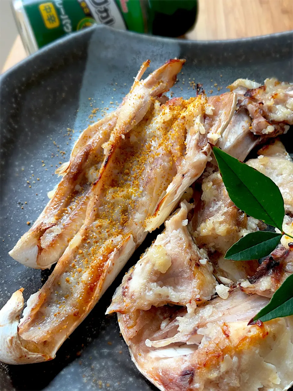 釣り魚🎣メジロ(ワラサ)のカマとハラモの塩糀焼き、カレーパウダーがけ|9421beruさん