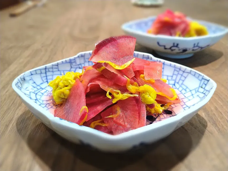 赤大根と菊の酢の物|古尾谷りかこさん