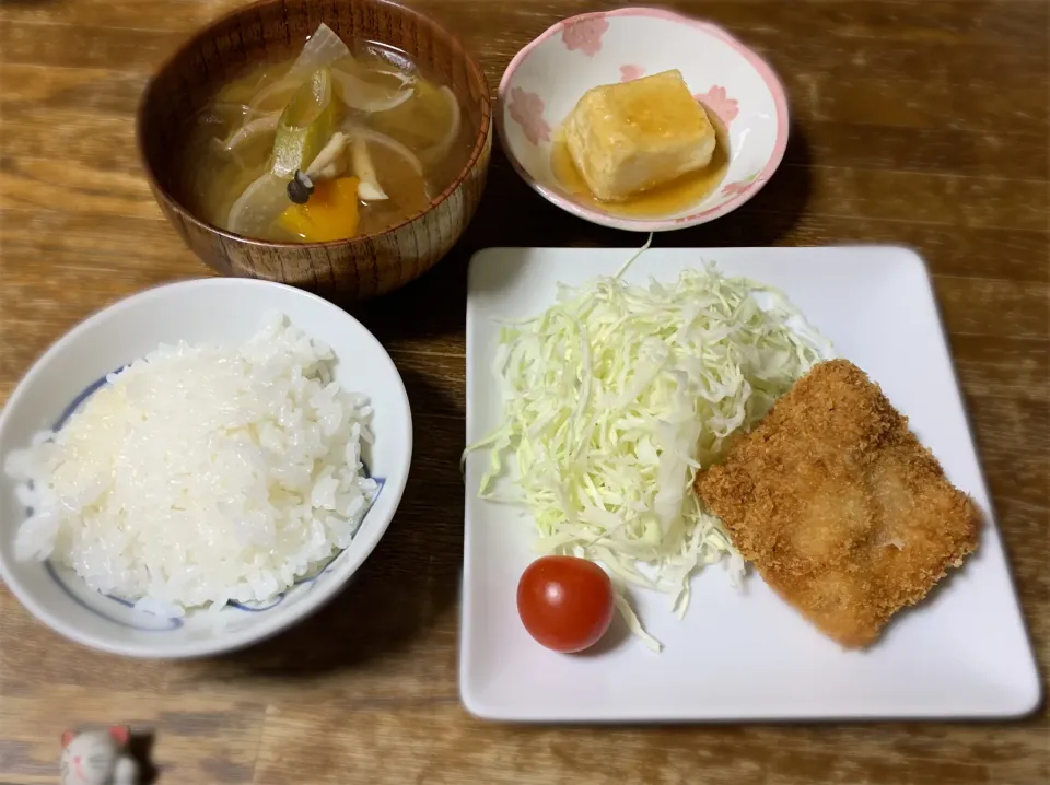 ミルフィーユカツ・千切りキャベツ・具沢山味噌汁・揚げ出し豆腐・ご飯|ちびろ菌さん