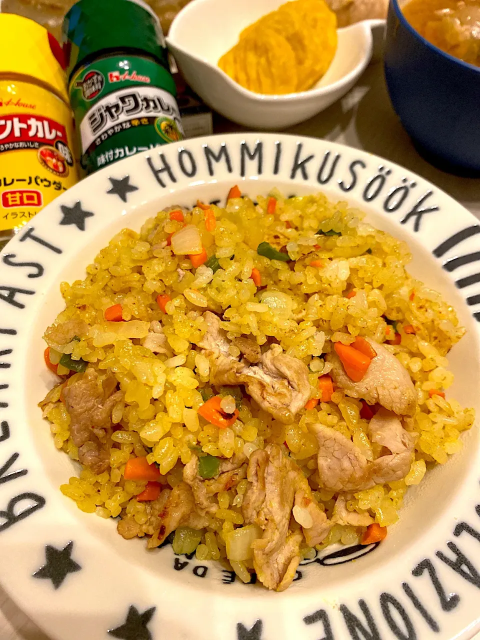 味付カレーパウダーでカレーチャーハン|こずりんさん