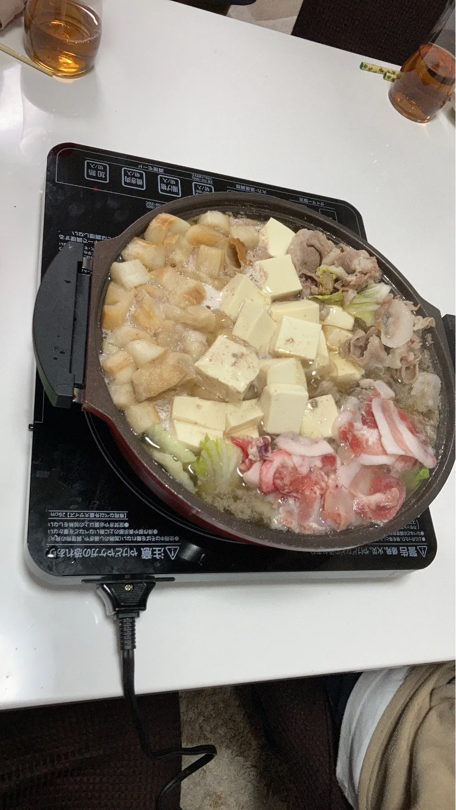 Snapdishの料理写真:晩御飯は寄せ鍋。9/11から仕事休んで、今日から復帰。めちゃくちゃ疲れた_:(´ཀ`」 ∠):🌟豚こま１キロ🌟白菜1/2🌟豆腐3丁🌟麩２掴み。〆は２合分の冷やご飯と卵５玉で雑炊。米一粒残らず完食。|Saharaさん