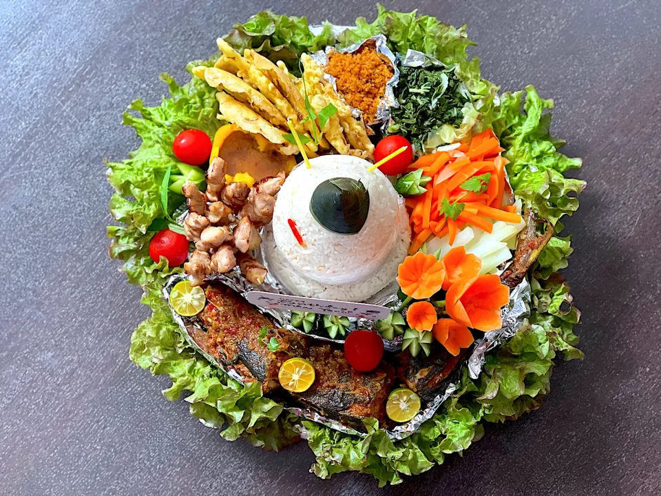 Tumpeng liwet|yeni kartikasariさん