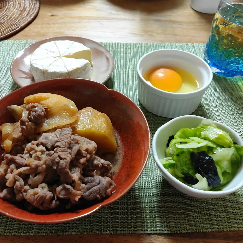 肉じゃが（栗原はるみさんのレシピ）
レタスのナムル
味噌汁
チーズ|ちょびんさん