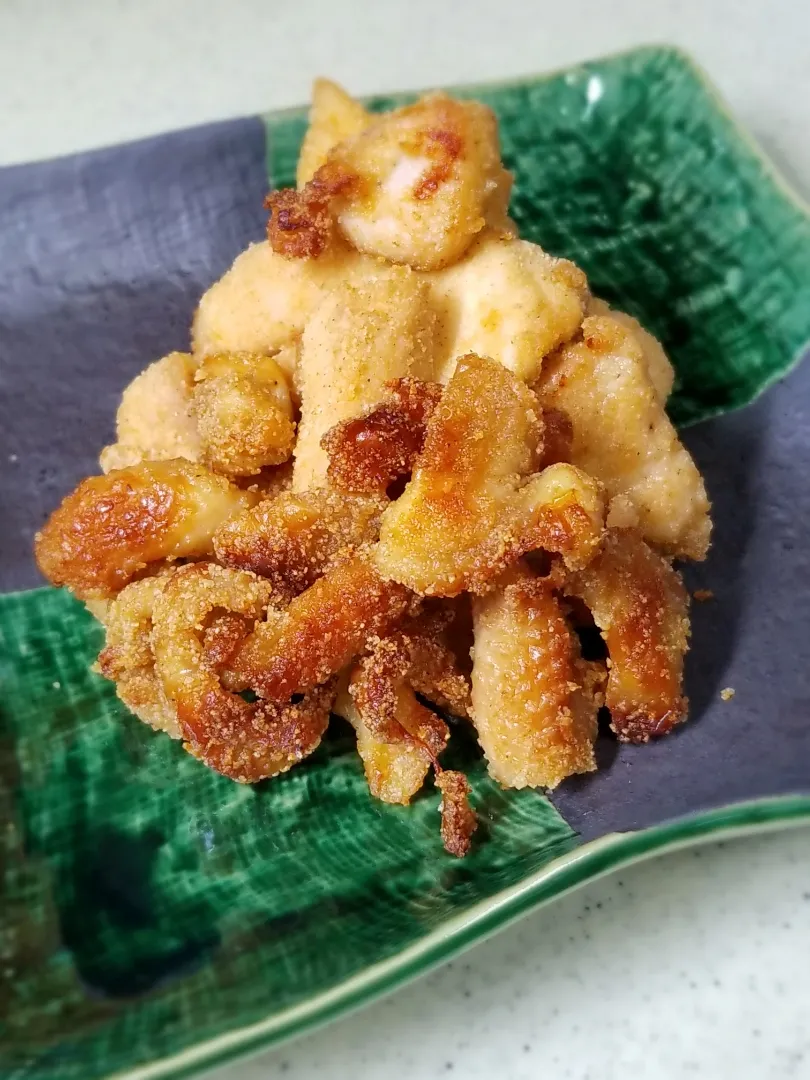 Snapdishの料理写真:鶏皮カリカリ焼きとポップコーンチキン|ぱんだのままんさん