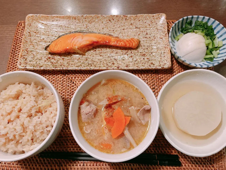 Grilled sermon, pork miso soup, cooked rice with oysters|taka-chanさん