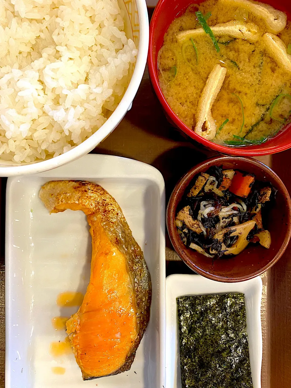 鮭朝食 390円 すき家|すくらんぶるえっぐさん