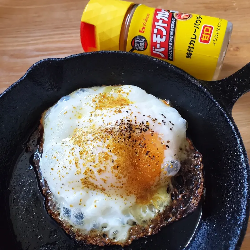 カレー味の目玉焼き🍳|Maho Sanoさん