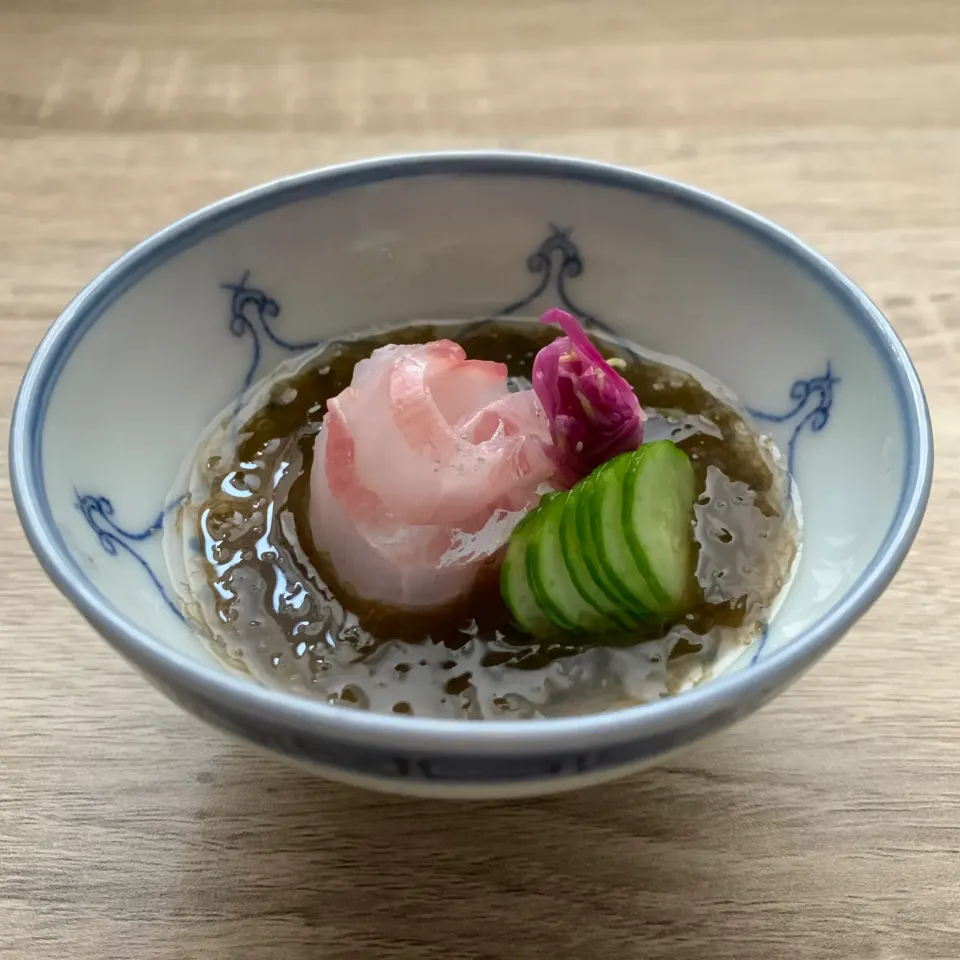 イチロッタさんの料理 鯛もずく。これは美味いよ！(//∇//) をスズキで|まる(丸大豆)さん