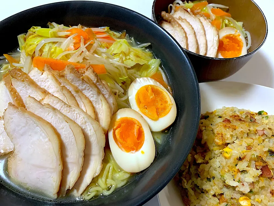 Snapdishの料理写真:鳥チャーシュー塩ラーメン　蟹炒飯|ゆりえさん