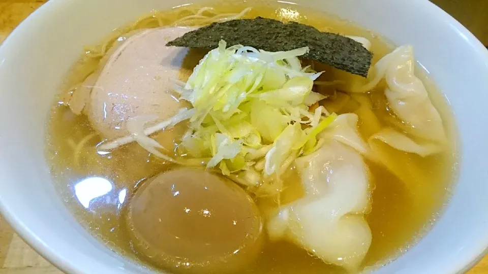 【TRYラーメン大賞2019-2020
新人賞にぼし部門1位】
新潟中華そば うめ川
中華そば（750円）
＋ワンタンハーフ（2個、100円）
＋味玉（100円）
＠板橋区役所前5分
（赤羽から自転車19分）
21244|大脇さん