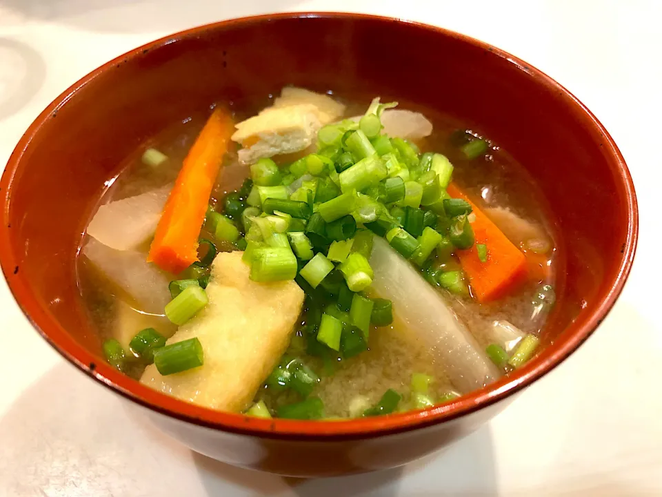 大根とにんじんと油揚げのお味噌汁|すずちゃんさん