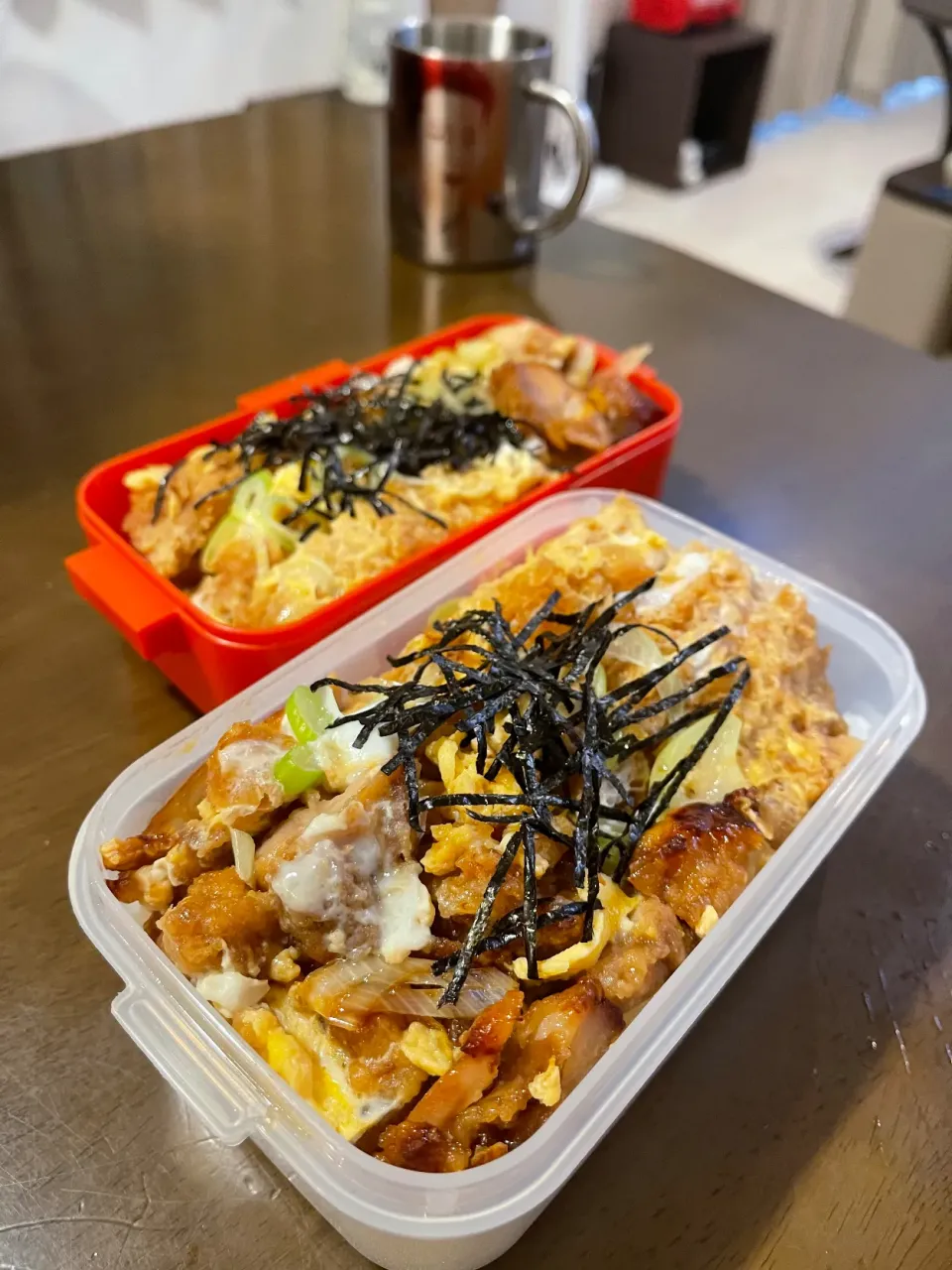 Snapdishの料理写真:唐揚げとじvsトンカツとじ弁当|ナガマンさん