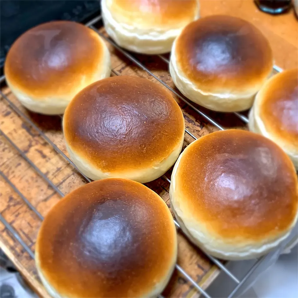 久々にハンバーガーバンズ焼きました。|にょんにいさん