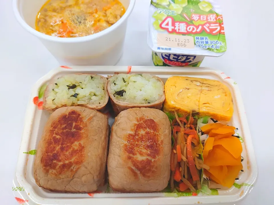 ★久しぶりのお弁当★
❇️肉巻きおにぎり(紫蘇の実入り)
❇️甘い玉子焼き
❇️きんぴらゴボウ
❇️酸辣スープ|☆Chieco☆さん