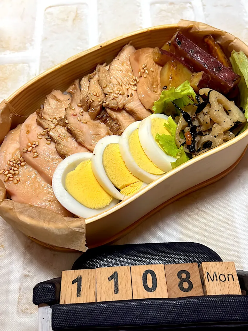 Snapdishの料理写真:鶏チャーシュー弁当☆11/8#高校男子弁当|yu-co☆さん