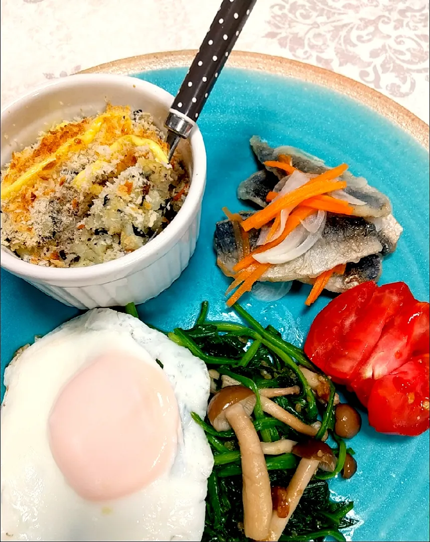 ☆今日の晩ごはん☆　ほうれん草のにんにく醤油麹炒め、鯵の南蛮漬け、ひじきの煮物でスコップコロッケ|hamamaさん