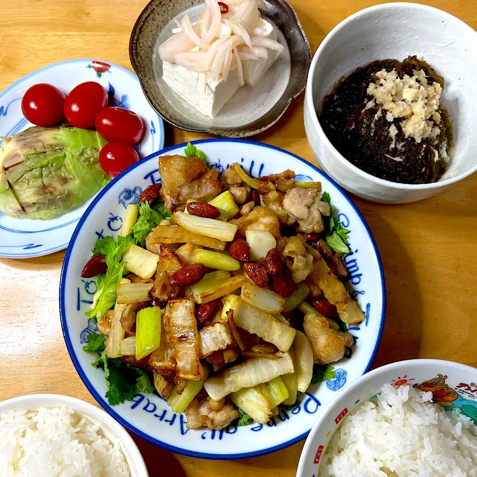 干し大根セロリ鶏肉アーモンド大蒜炒め💦|Makokoさん