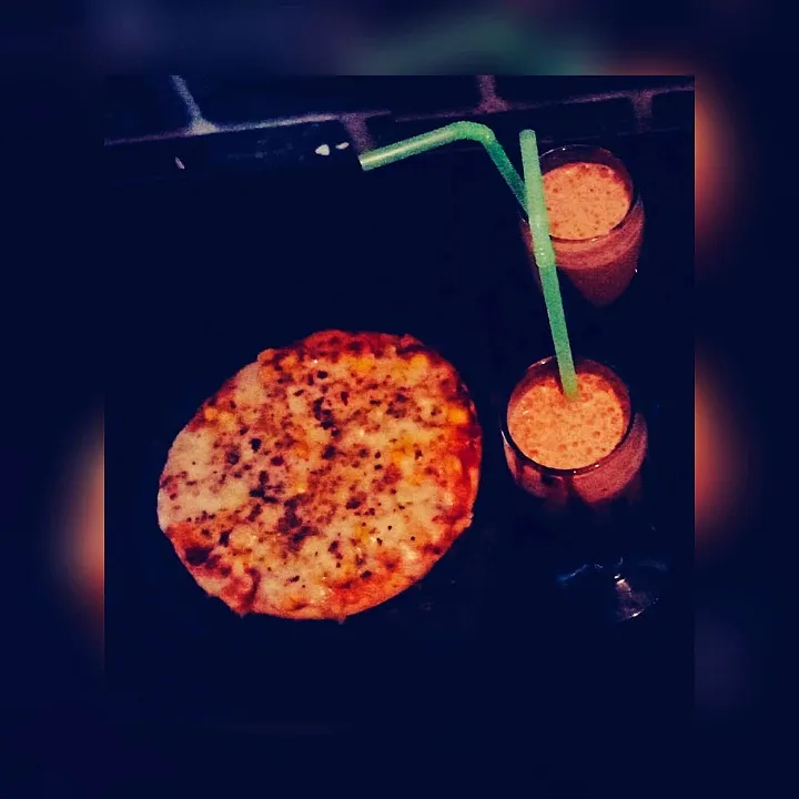 corn pizza🥘and smoothies🍸🥡😋|Devanshi!📍さん