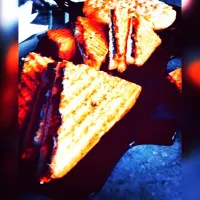 Snapdishの料理写真:cheezy sandwiches🥪🥪🥪|Devanshi!📍さん