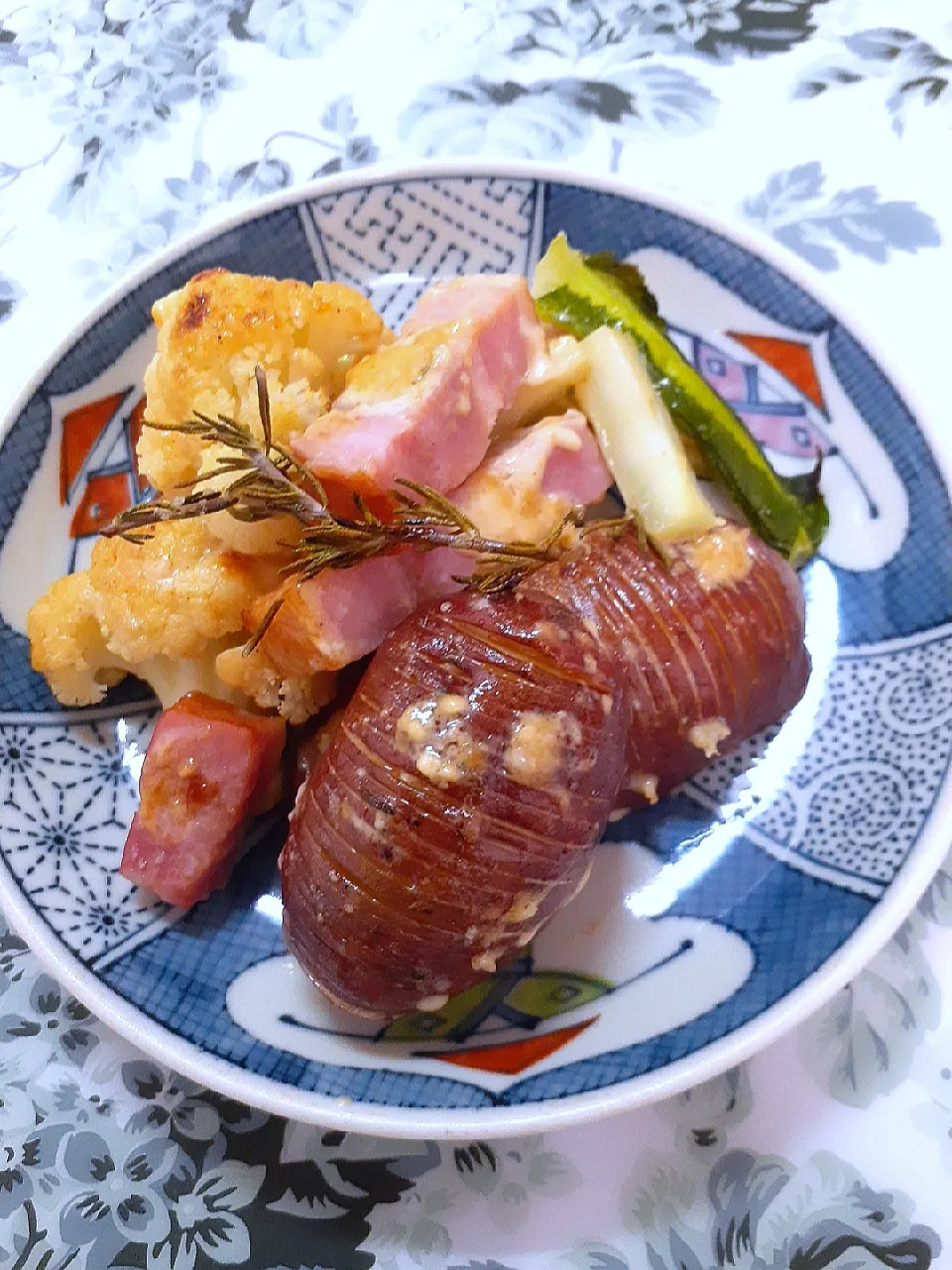 @きなこさんの料理 🔷🥔レッドムーンとベーコンの🌿ローズマリー&ガリマヨ醤油焼き🔷|@きなこさん