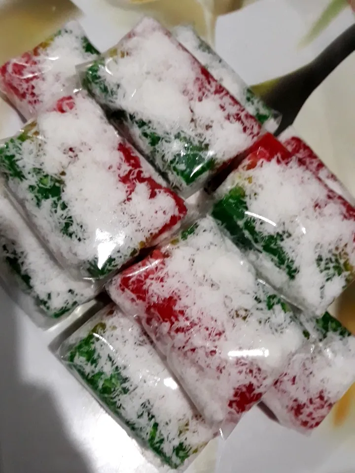 Snapdishの料理写真:Kue Lapis Singkong|Dewi Oktaviantiさん