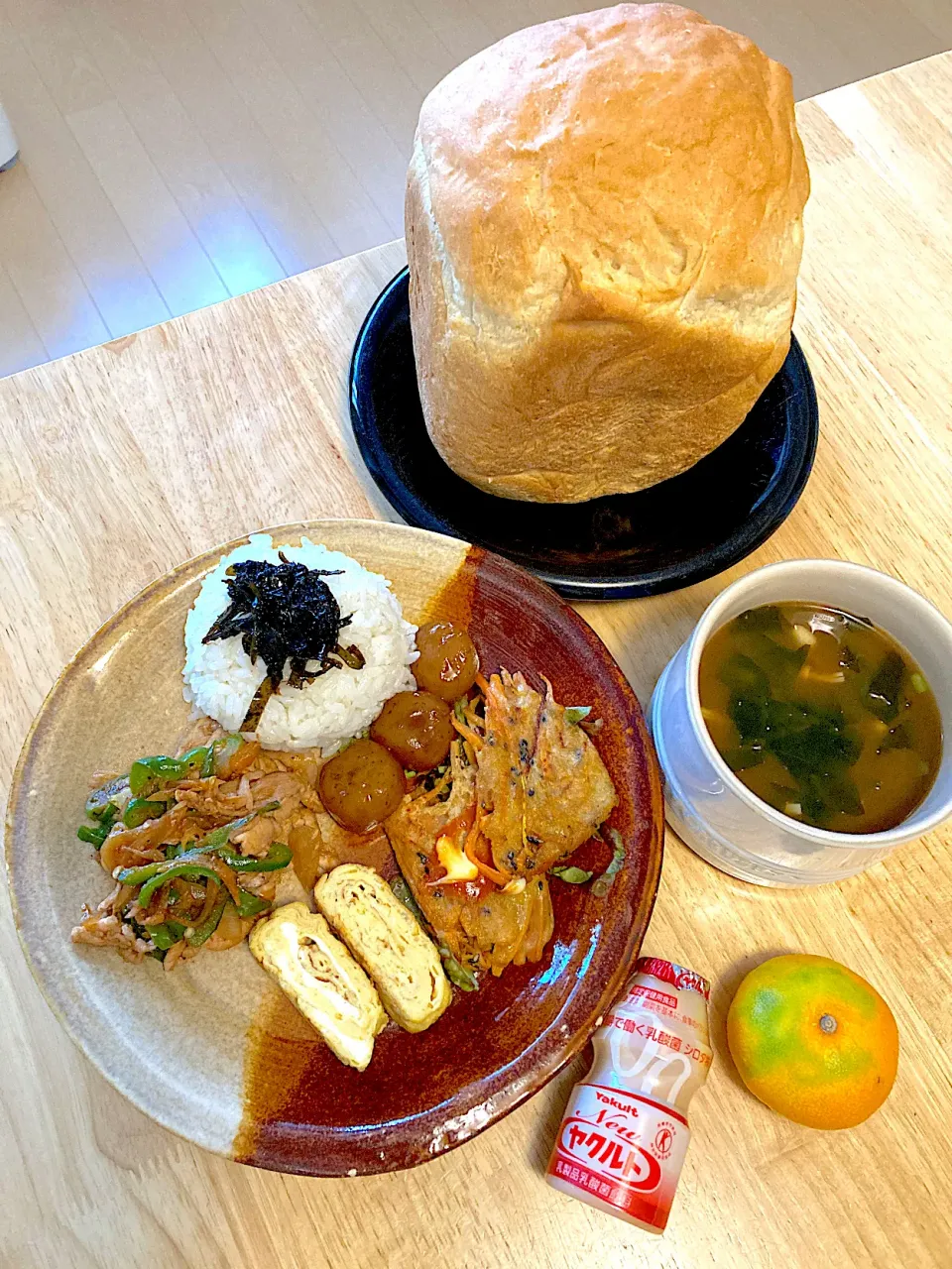 Snapdishの料理写真:11/8朝焼き食パン🍞と旦那さんお弁当オカズでランチプレート🥰|さくたえさん