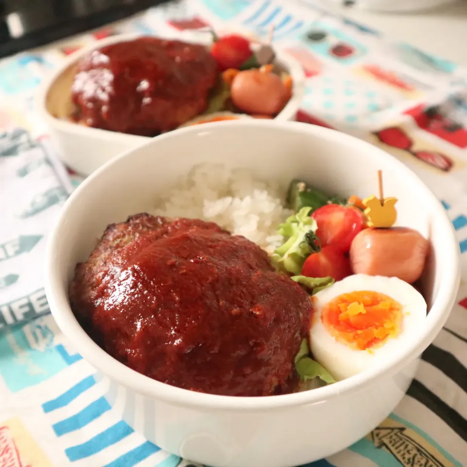 Snapdishの料理写真:高校生男子＆中学生男子弁当🍱ハンバーグ|なかじー。さん