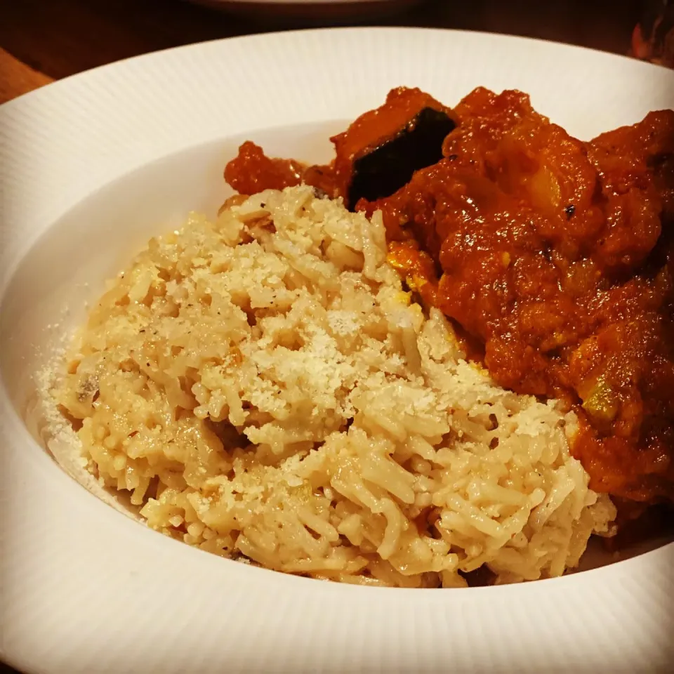 Butter Vegetable Curry Spicy with Mushroom Risotto topped with Parmesan 
#curry #vegetarian #risotto #chefemanuel 
#ilovecooking 
#homecooking|Emanuel Hayashiさん