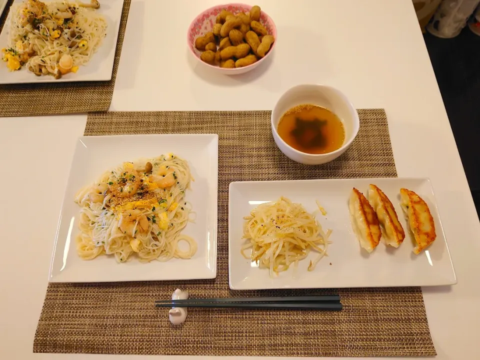 今日の夕食　そうめんチャンプルー、チーズ餃子、もやしナムル、わかめスープ、茹で落花生|pinknari🐰🌈さん