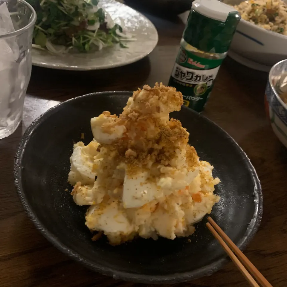 Snapdishの料理写真:カレーたまごポテサラ|kayoさん