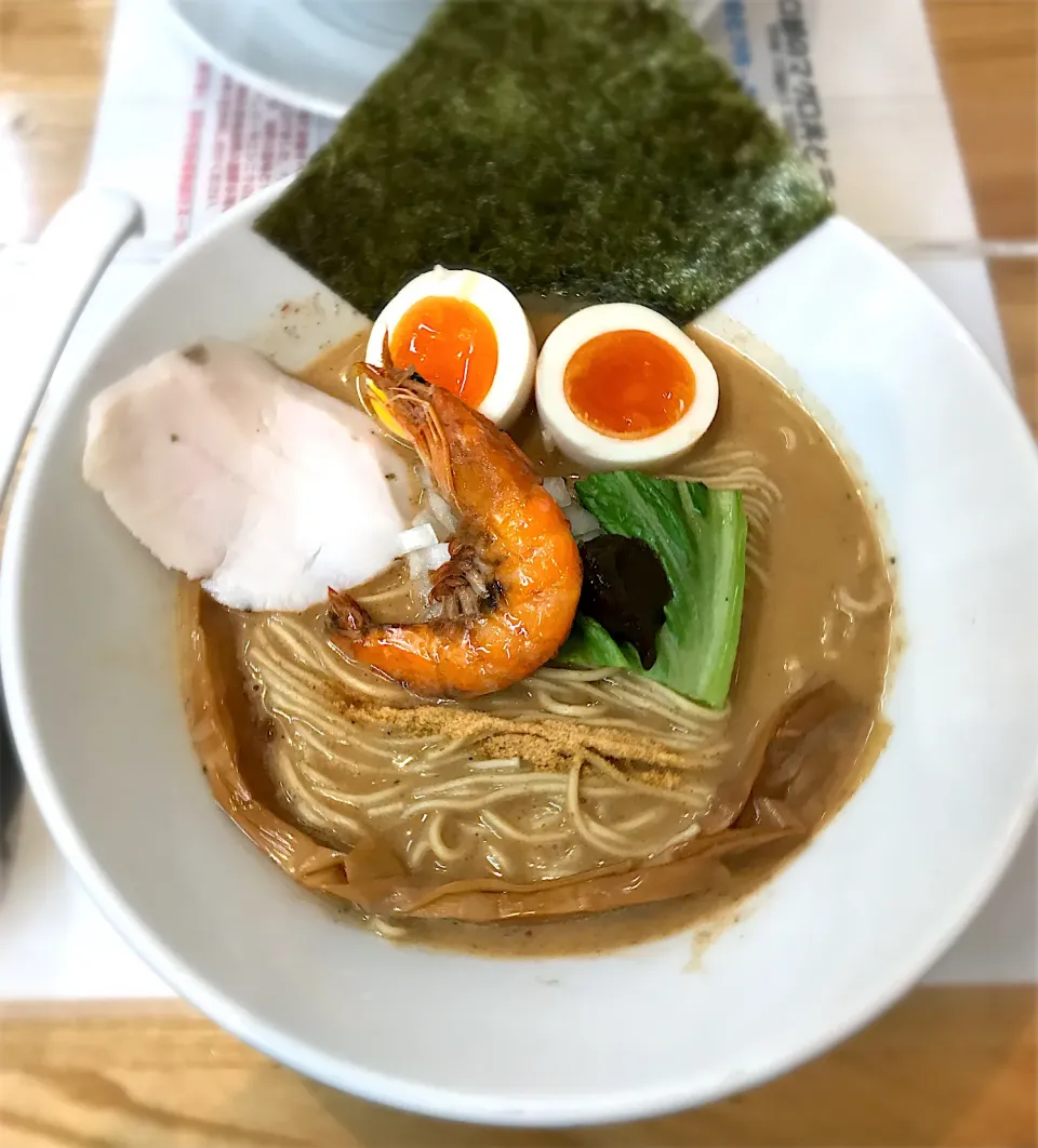 Snapdishの料理写真:濃厚海老ソバ＋味玉@マグロ卸のマグロ丼とラーメンの店 ウミノイロ|morimi32さん