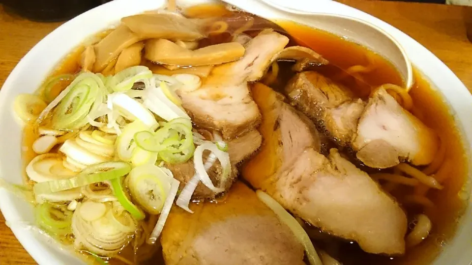 【11/13頃までの限定】
【食べログ TOP 5000】
渡なべ
津軽煮干し中華そば中
（麺220g、850円）
＋チャーシュー増し（200円）
@高田馬場7分、西早稲田
（JR池袋駅から徒歩25分）
21246|大脇さん