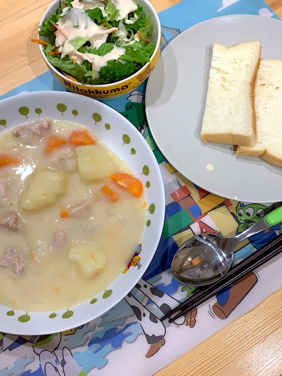 クリームシチュー    &   サラダ　&生食パン|ぺろたんさん